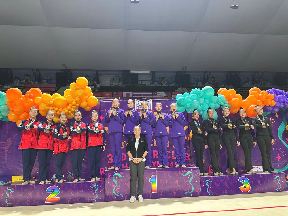Đội tuyển TDNT TPHCM giành HCB bài nhóm 5 người. Ảnh: Lê Thy
