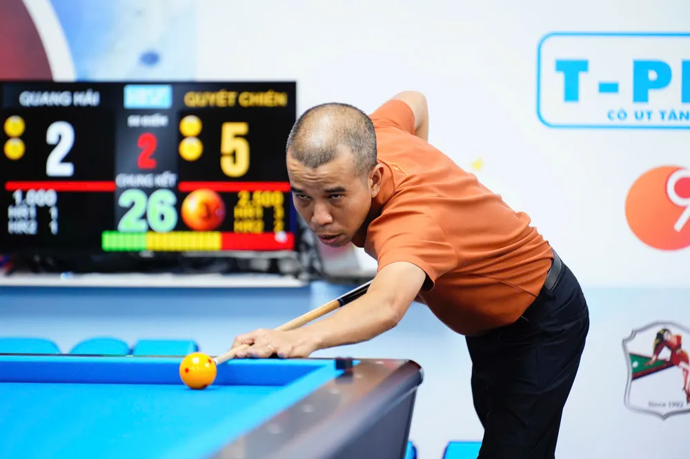Cơ thủ Trần Quyết Chiến vô địch nội dung carom 3 băng nam. Ảnh: LP