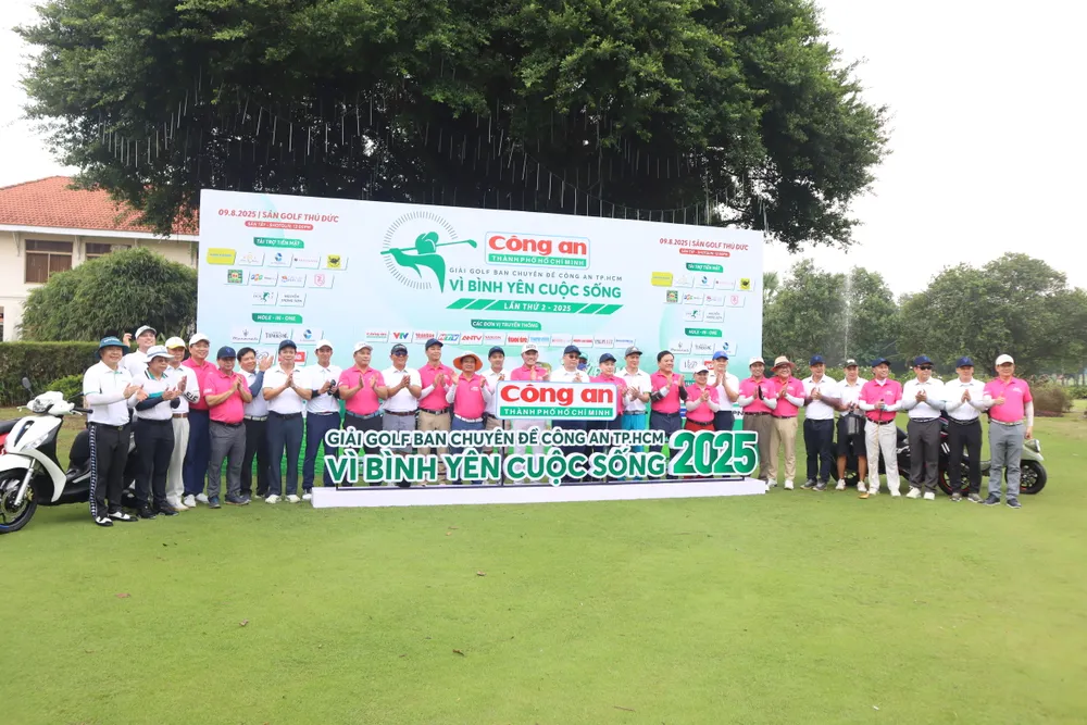 Các tuyển thủ dự giải tham dự lễ khai mạc. Ảnh: THANH TÙNG 