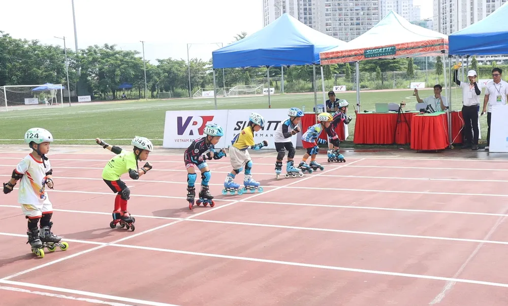 200 tuyển thủ từ 10 tỉnh, thành tham dự giải. Ảnh: THANH TÙNG 