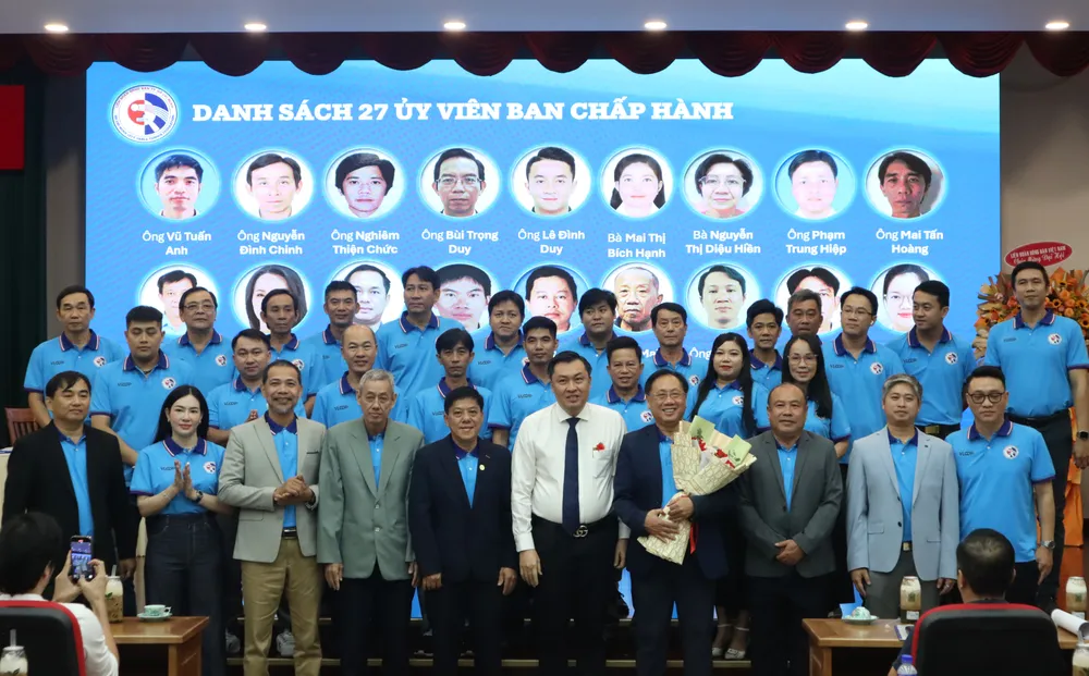 Ban chấp hành Liên đoàn bóng bàn TPHCM nhiệm kỳ 2025-2030. Ảnh: THANH TÙNG 
