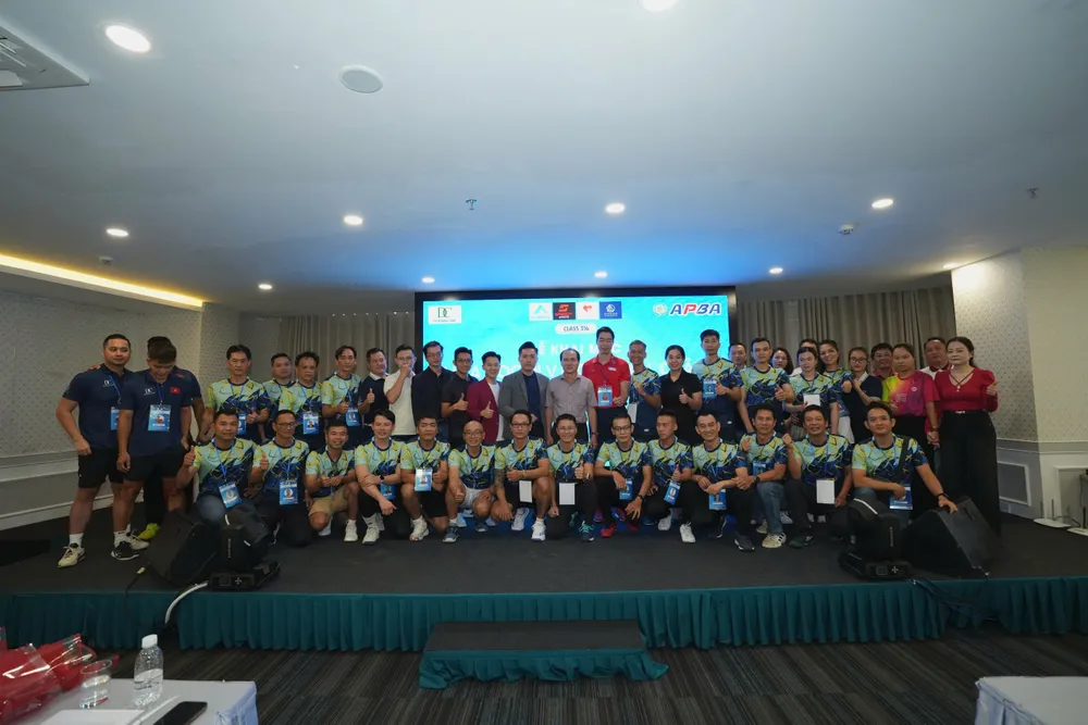 25 học viên hoàn thành khoá học. Ảnh: QUỲNH MAI