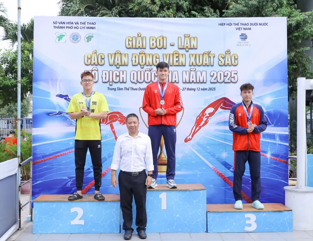 Kình ngư Phạm Thanh Bảo giành HCV ở 100m ếch nam