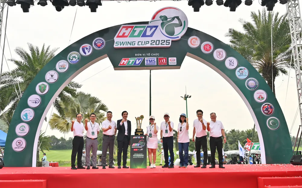 Các đại biểu khai mạc giải đấu