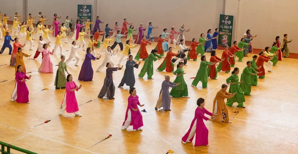 Bài trình diễn thái cực tập thể của gần 200 võ sinh