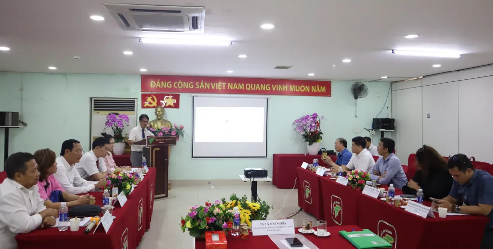 Hội đồng giám định kỹ thuật chuyên môn “Ngụp sinh tồn” tại Trung tâm Huấn luyện và Thi đấu TDTT TPHCM. Ảnh: THANH TÙNG 