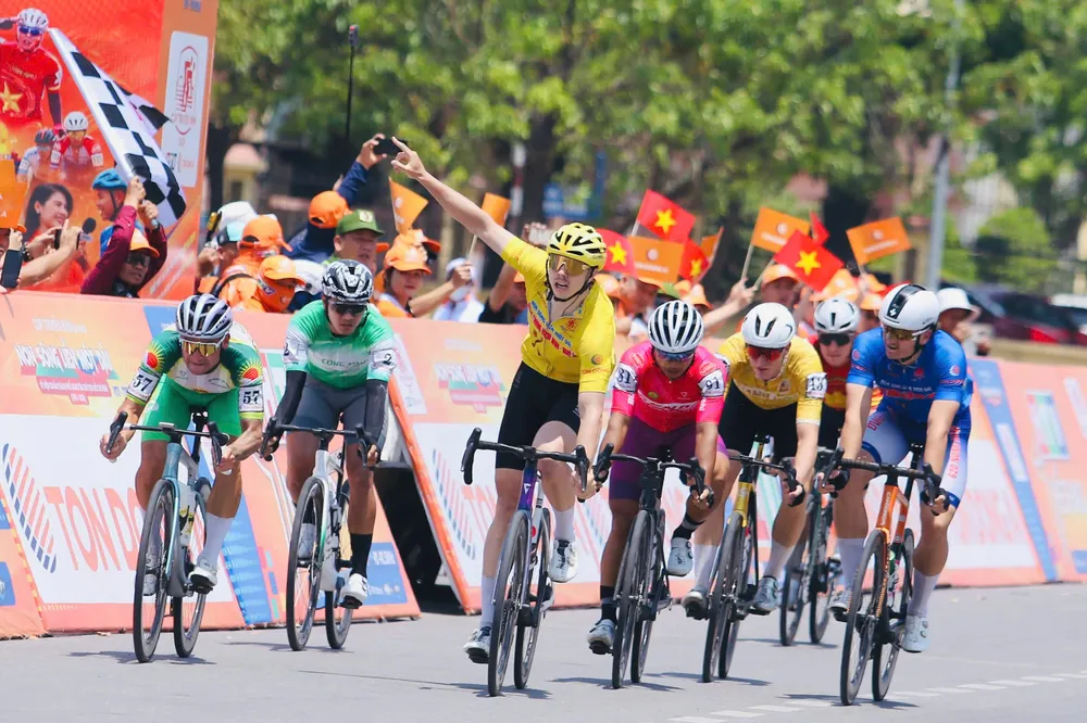 Marchuk Dzianis lần thứ ba tận hưởng niềm vui. Ảnh: Hoàng Hùng