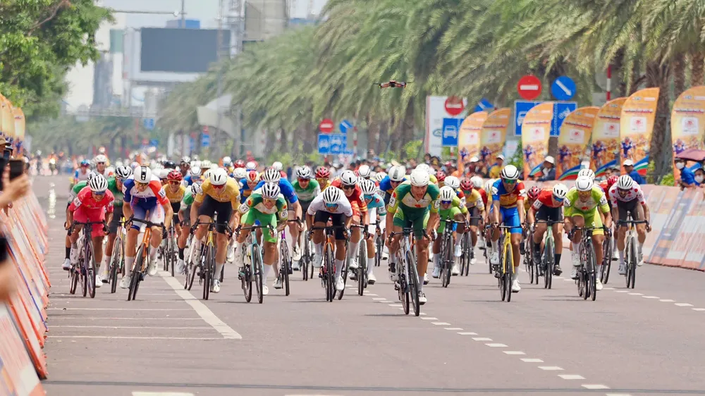 Trần Clement Em đi về đích thành công. Ảnh: Hoàng Hùng