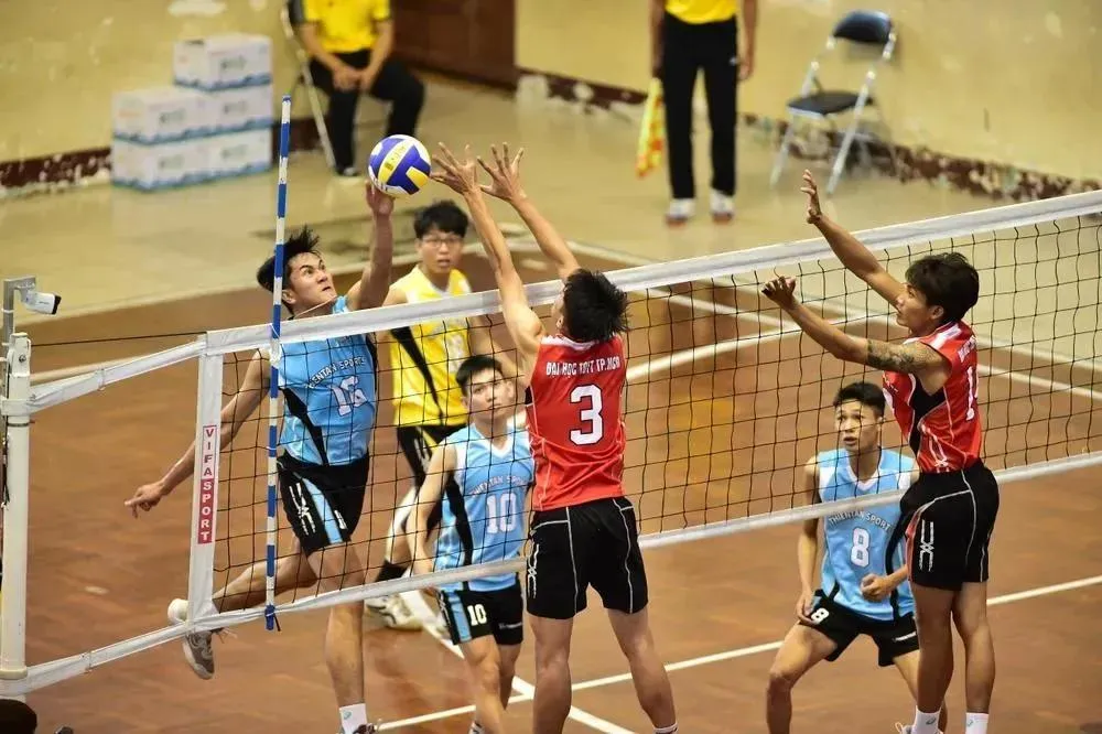 36 đội bóng tranh tài tại giải. Ảnh: DŨNG PHƯƠNG 