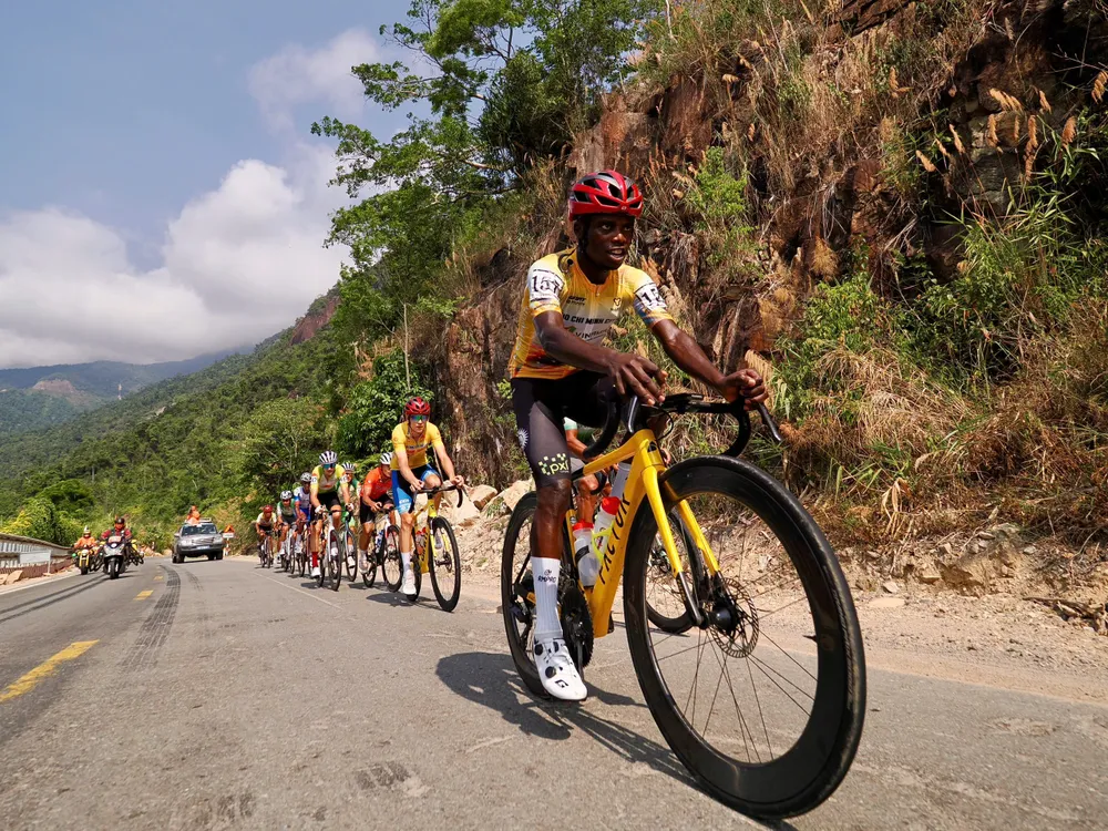 Mugisha Moise (dẫn đầu) góp công lớn cho chiến thắng của TPHCM. Ảnh: Hoàng Hùng