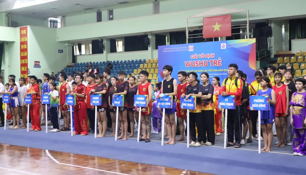 Hơn 300 VĐV tham dự giải. Ảnh: THANH TÙNG 