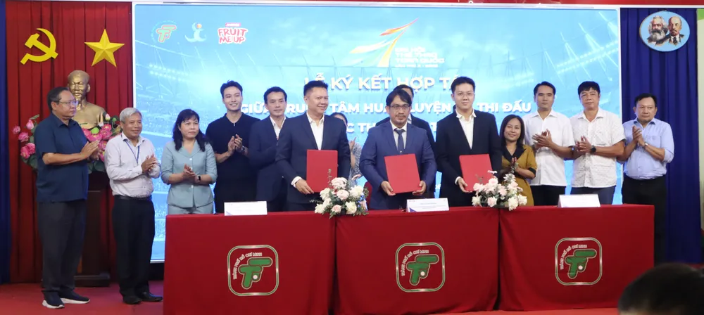 Quang cảnh lễ ký kết hợp tác. Ảnh: THANH TÙNG 