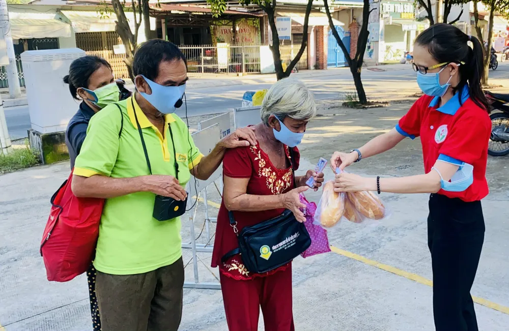 Tình người trong những gian hàng 0 đồng ảnh 9