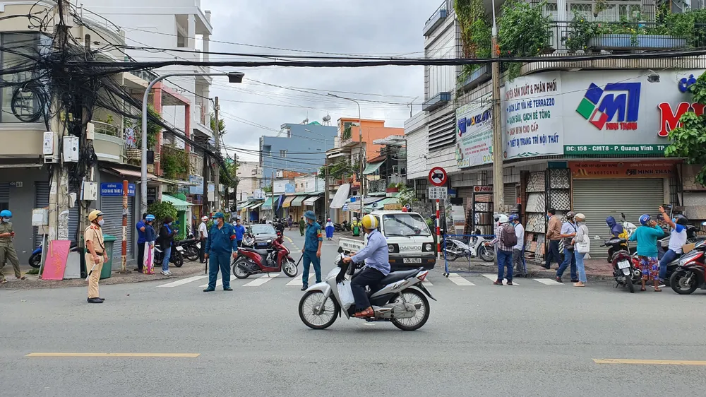 Đồng Nai lấy mẫu xét nghiệm cho người dân khu vực phong tỏa ảnh 1