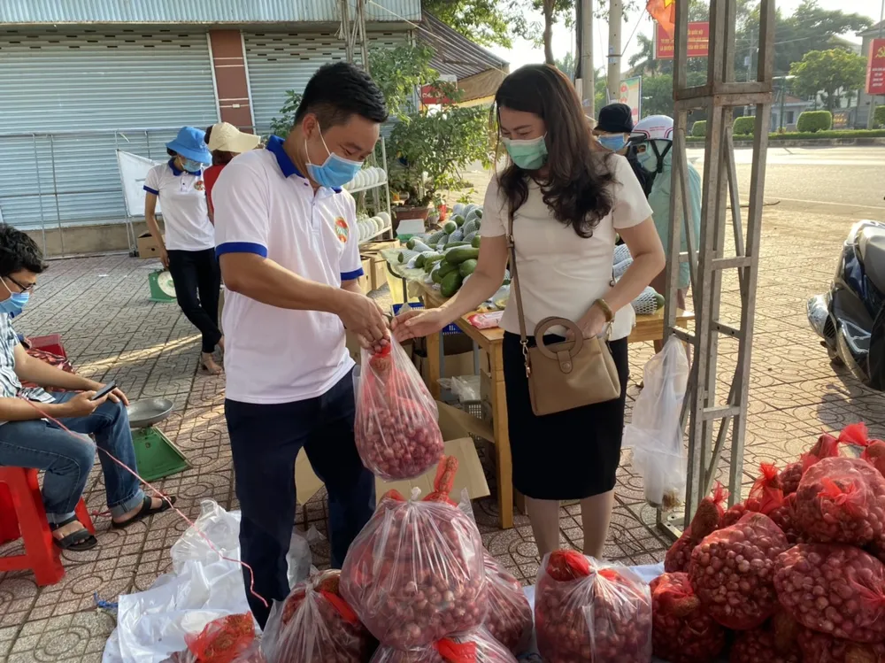 Bình Phước mở nhiều điểm hỗ trợ nông dân tiêu thụ nông sản ảnh 2