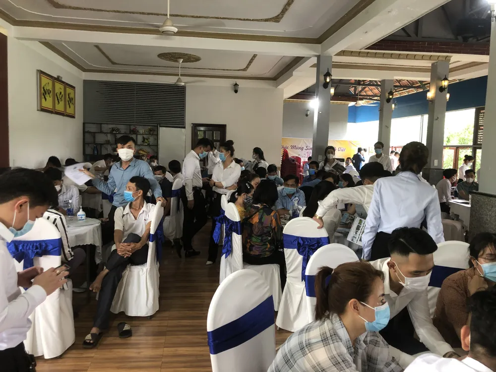 Bình Phước: Xử phạt 321 triệu đồng đối với nhà hàng và những người tham gia sự kiện giữa mùa dịch ảnh 1