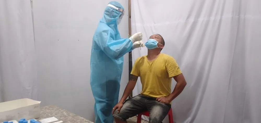 Người dân Bình Phước chủ động làm xét nghiệm SARS- CoV-2   ảnh 1