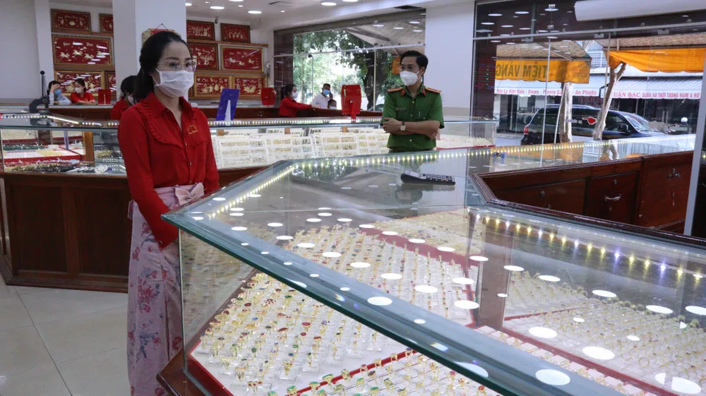 Bình Phước khởi tố nhân viên trộm 2.386 nhẫn vàng