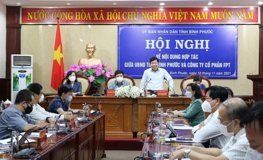 Tỉnh Bình Phước hợp tác với tập đoàn FPT về chuyển đổi số ảnh 1
