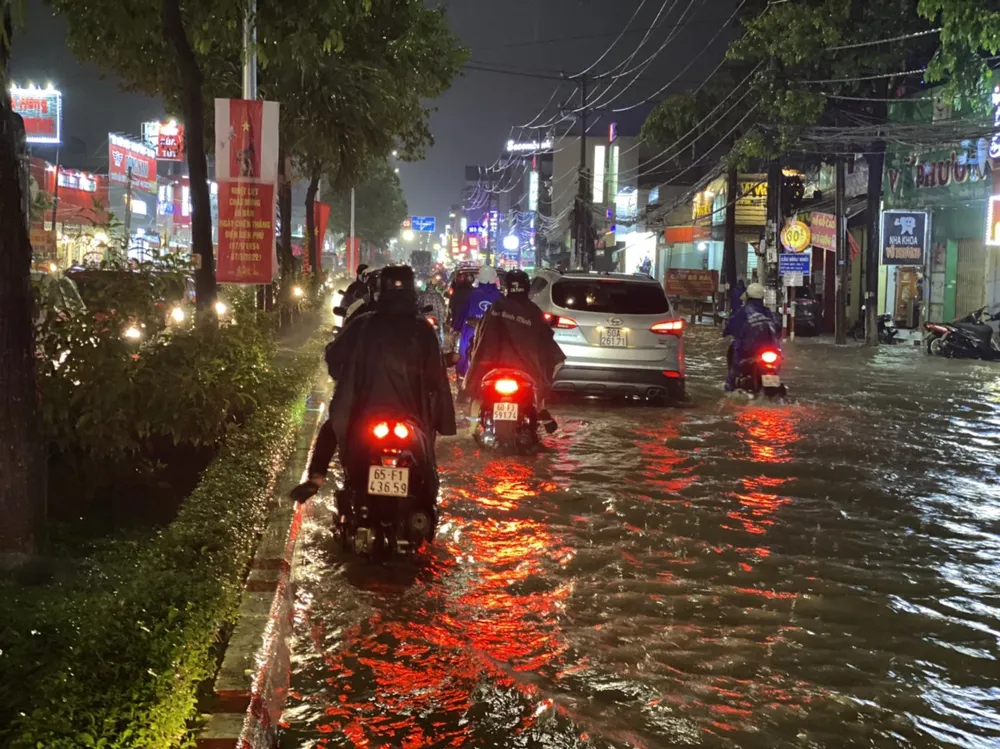 Đồng Nai: Mưa lớn, nhiều tuyến đường ngập nặng ảnh 3