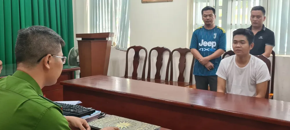 Triệt phá băng nhóm đưa người vượt biên trái phép ảnh 2