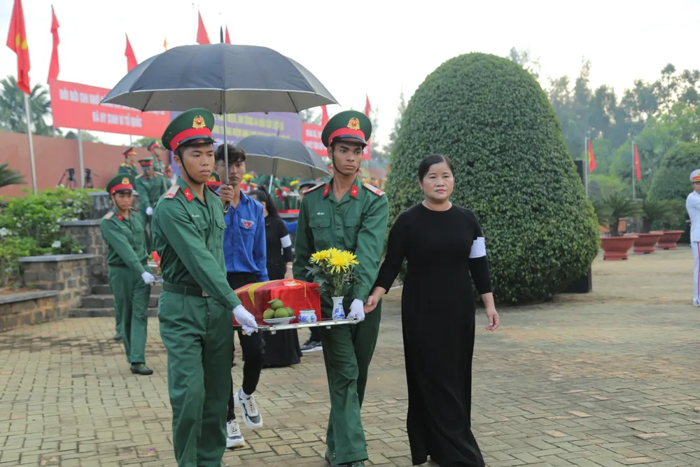 Quảng Trị, Bình Phước: Truy điệu và an táng hài cốt liệt sĩ  ảnh 3