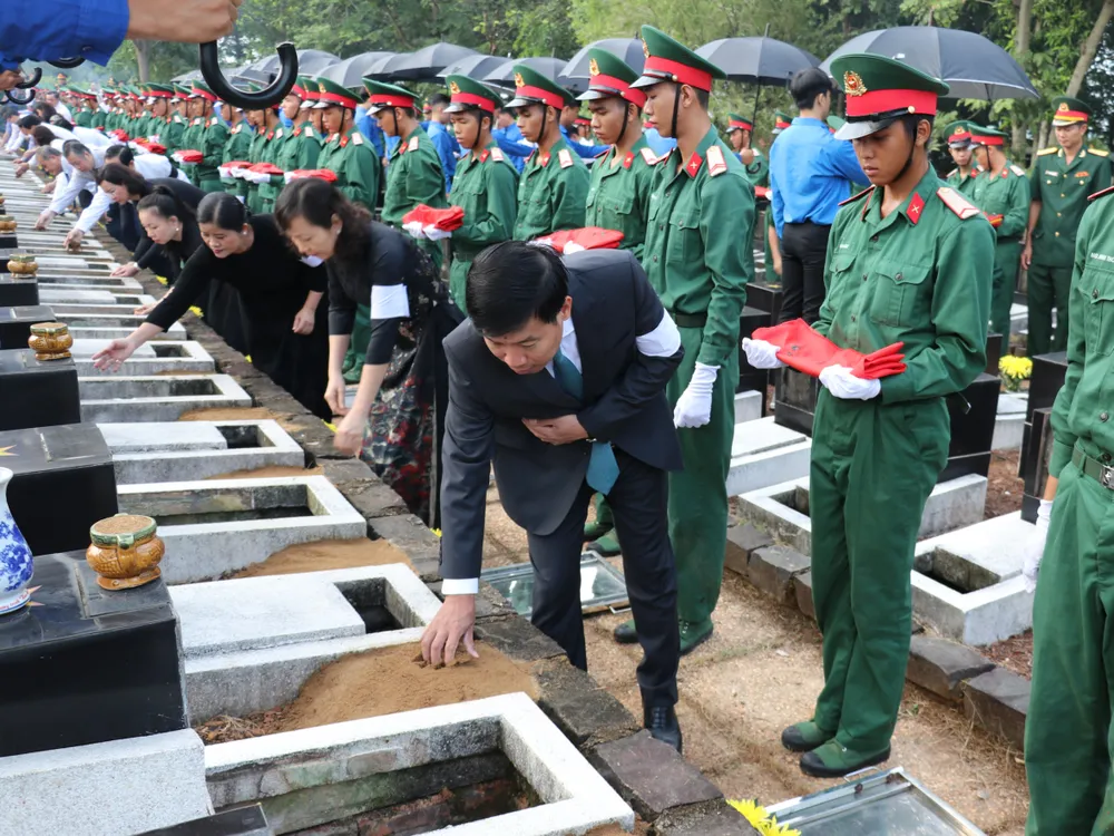 Quảng Trị, Bình Phước: Truy điệu và an táng hài cốt liệt sĩ  ảnh 4