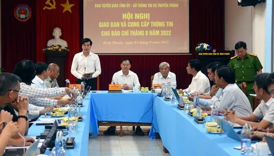 Vụ bé gái 7 tuổi bị bạo hành ở Bình Phước: Cha ruột ở Nghệ An nhận con về nuôi ảnh 1