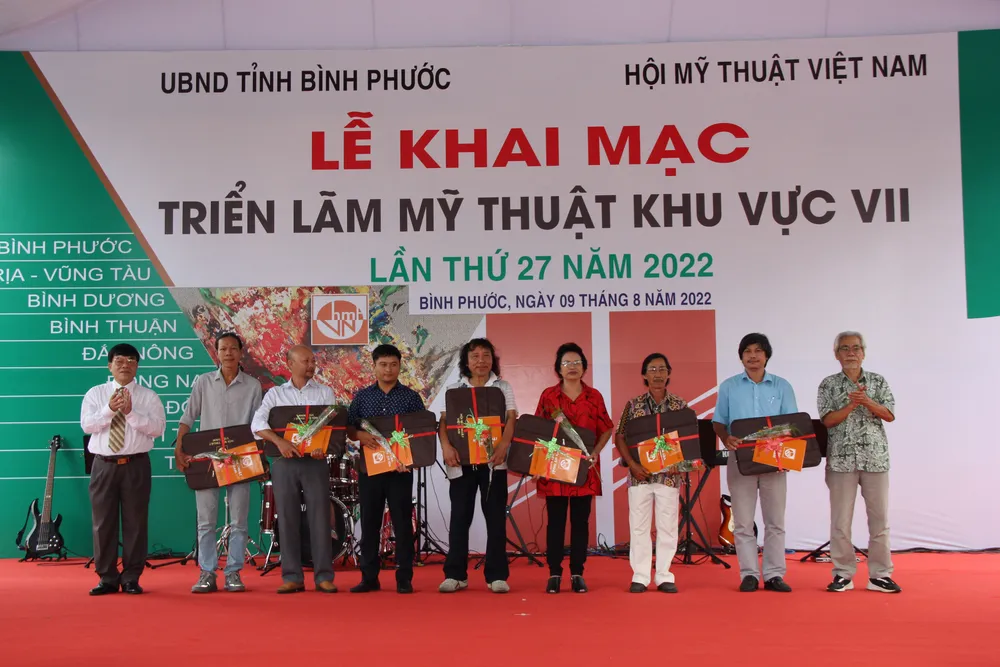 157 tác phẩm tham gia Triển lãm mỹ thuật khu vực VII tại Bình Phước ảnh 1
