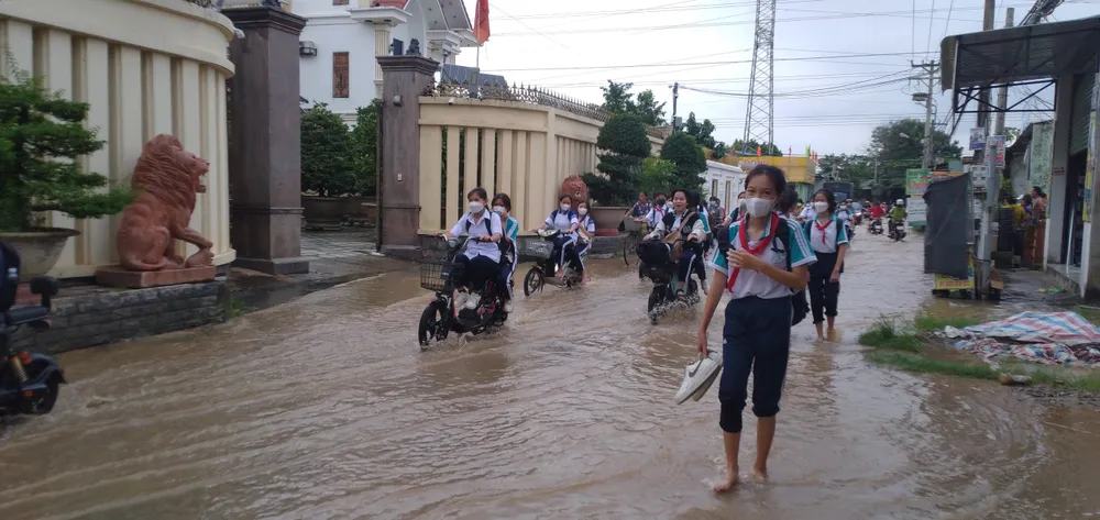 Đồng Nai: Mưa lớn gây ngập nặng tại TP Biên Hòa  ảnh 4