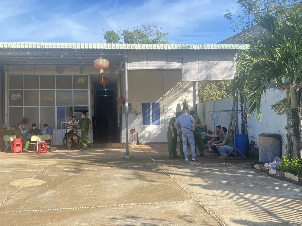 Hai vợ chồng tử vong bất thường trong nhà nghỉ ảnh 1