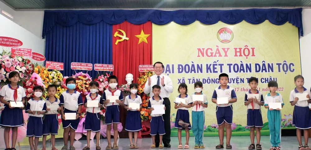 Trưởng ban Tuyên giáo Trung ương dự Ngày hội Đại đoàn kết toàn dân tộc tại tỉnh Tây Ninh ảnh 2