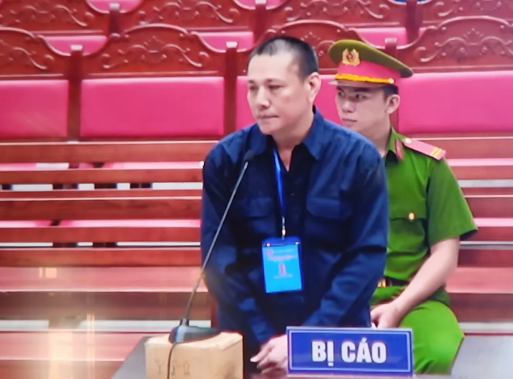 Vụ buôn xăng lậu trị giá 2.900 tỷ đồng: Viện KSND giữ nguyên quan điểm truy tố bị cáo cầm đầu 16-17 năm tù giam ảnh 1