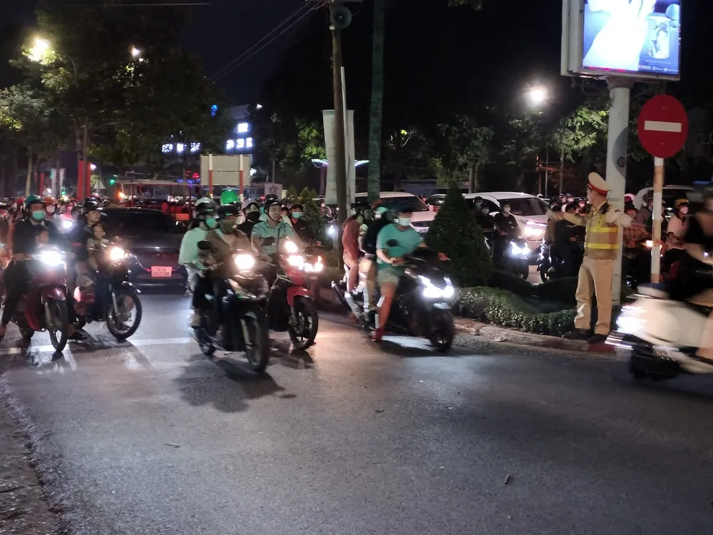 Lực lượng cảnh sát giao thông điều tiết giao thông Lực lượng cảnh sát giao thông điều tiết giao thông