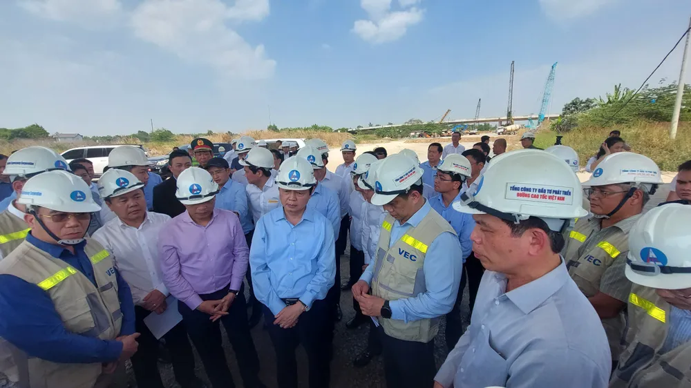 Phó Thủ tướng Trần Hồng Hà thị sát Dự án Đường cao tốc Bến Lức - Long Thành Phó Thủ tướng Trần Hồng Hà thị sát Dự án Đường cao tốc Bến Lức - Long Thành