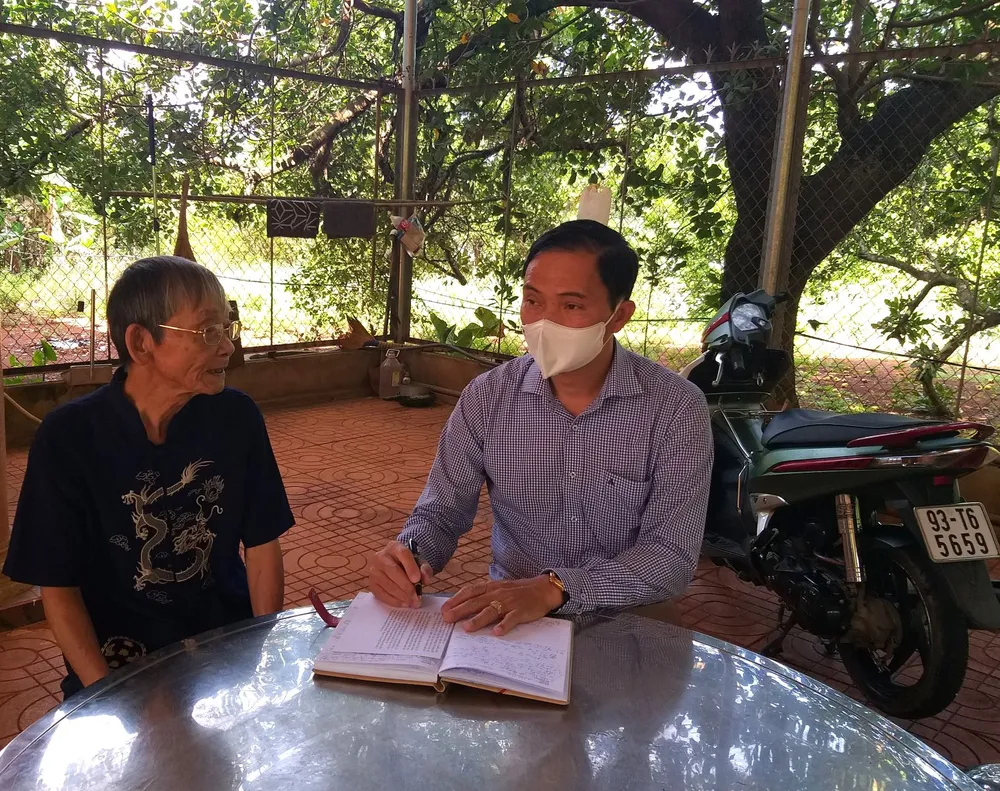 PV báo SGGP trao đổi với ông Hồ Trọng Biên