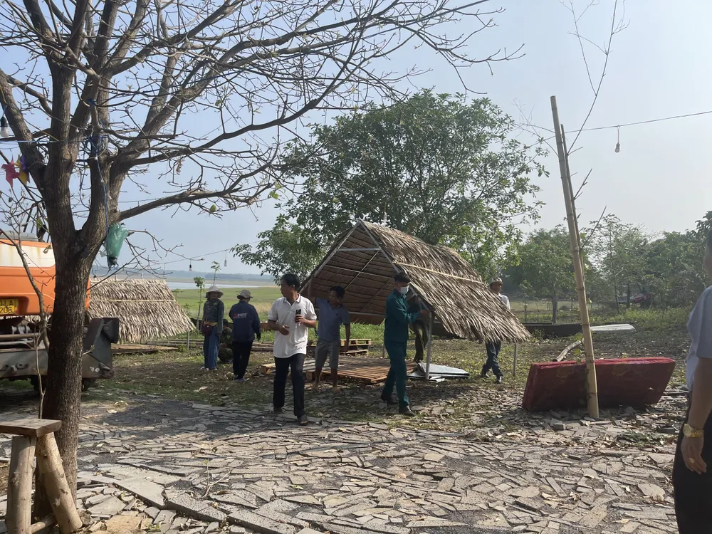 Một số hình ảnh tại buổi cưỡng chế tháo dỡ các công trình vi phạm Một số hình ảnh tại buổi cưỡng chế tháo dỡ các công trình vi phạm