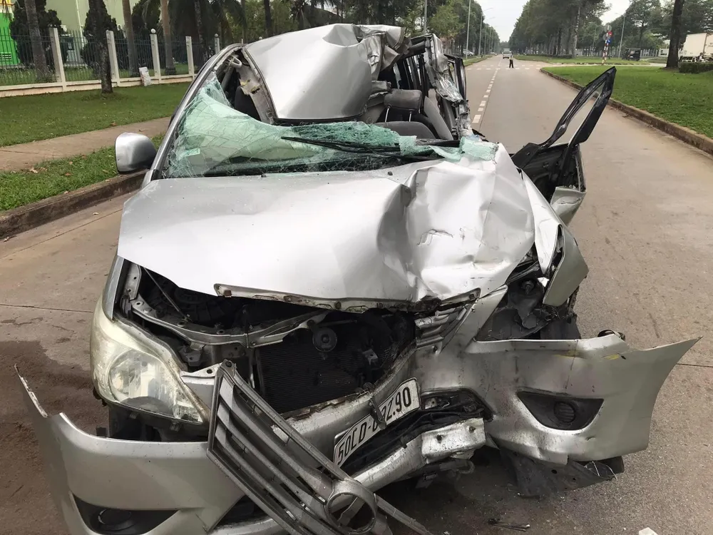 Chiếc xe 7 chỗ hư hỏng nặng