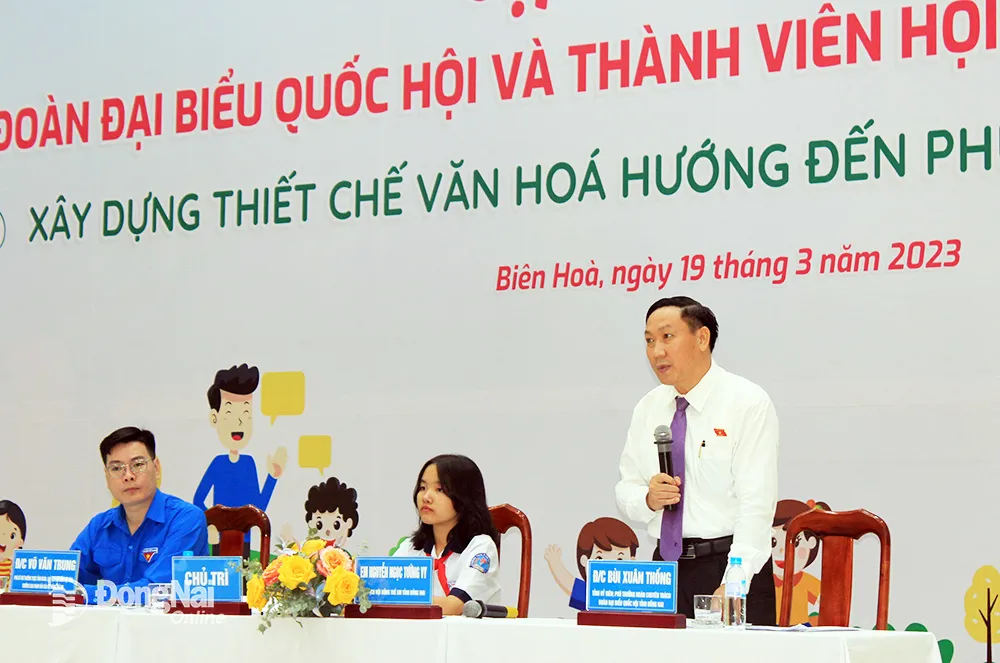Ông Bùi Xuân Thống, Phó trưởng đoàn chuyên trách Đoàn Đại biểu Quốc hội tỉnh Đồng Nai tại buổi gặp gỡ, giao lưu với thành viên Hội đồng Trẻ em tỉnh Đồng Nai, Hội đồng Trẻ em các huyện, thành phố trên địa bàn tỉnh Đồng Nai