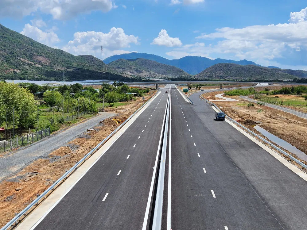Cao tốc Nha Trang - Vĩnh Hảo đoạn giao với Quốc lộ 27B đã cơ bản hoàn thành