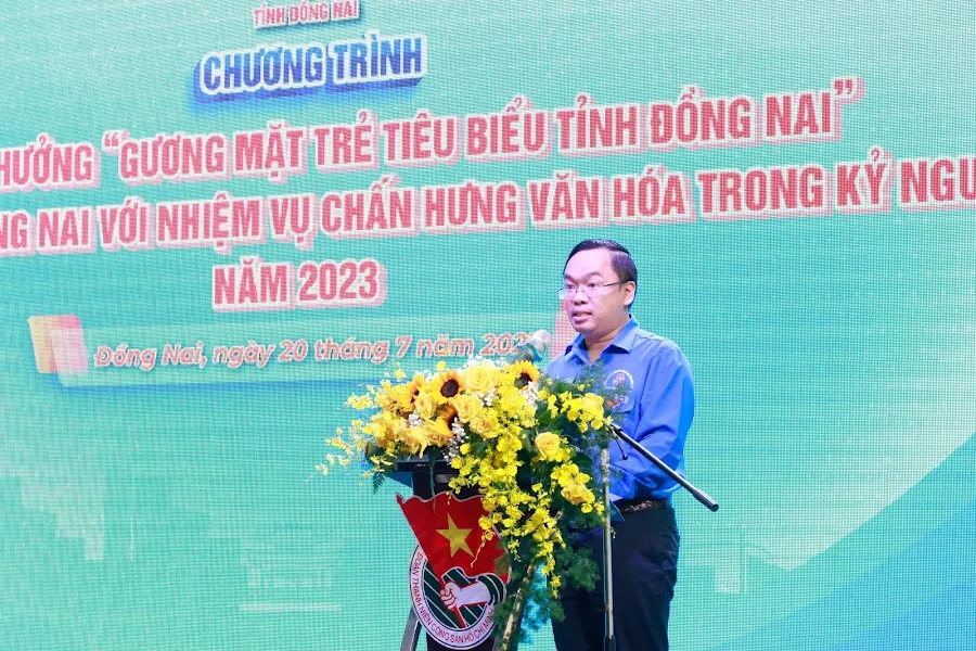 Bí thư Tỉnh đoàn Đồng Nai Nguyễn Minh Kiên phát biểu tại buổi tuyên dương