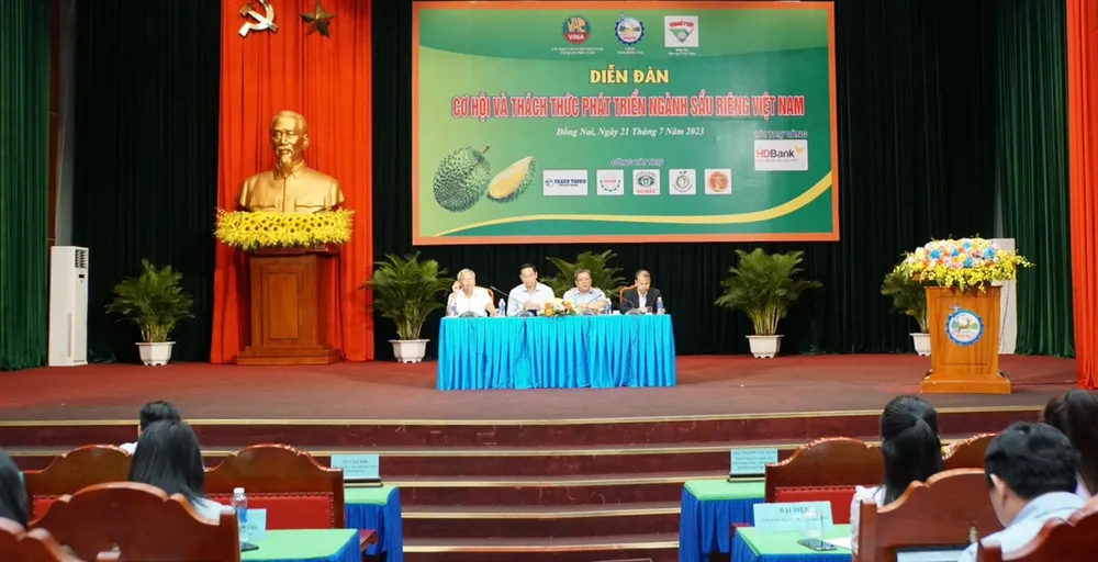 Toàn cảnh Diễn đàn ”Cơ hội và thách thức phát triển ngành sầu riêng Việt Nam” Toàn cảnh Diễn đàn ”Cơ hội và thách thức phát triển ngành sầu riêng Việt Nam”