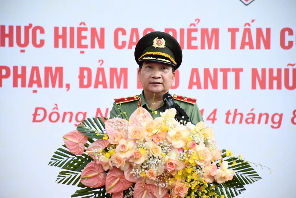 Thiếu tướng Nguyễn Sỹ Quang, Giám đốc Công an tỉnh Đồng Nai, chỉ đạo lực lượng công an tỉnh tại lễ ra quân