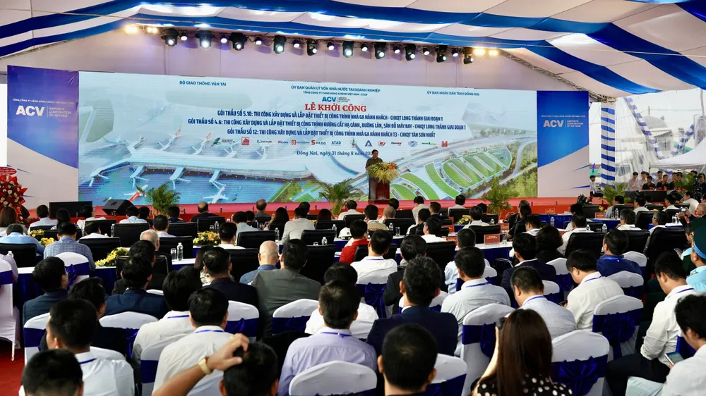 Toàn cảnh Lễ khởi công 2 gói thầu dự án Cảng hàng không quốc tế sân bay Long Thành. Ảnh: HOÀNG HÙNG Toàn cảnh Lễ khởi công 2 gói thầu dự án Cảng hàng không quốc tế sân bay Long Thành. Ảnh: HOÀNG HÙNG