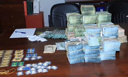 Hồ sơ, tài liệu liên quan bị tạm giữ