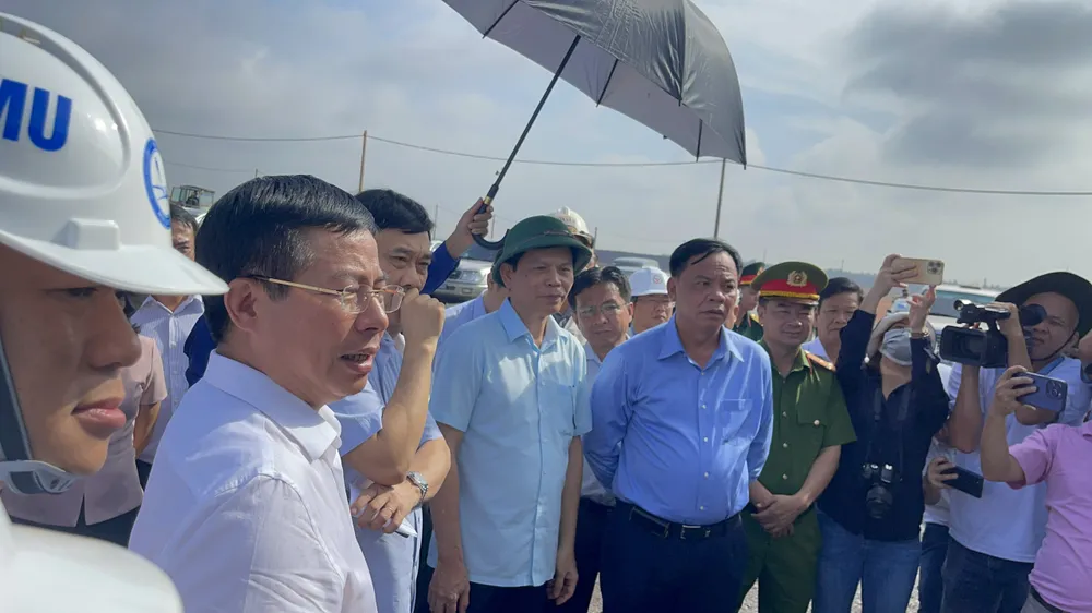 Đoàn công tác thị sát sân bay Long Thành Đoàn công tác thị sát sân bay Long Thành