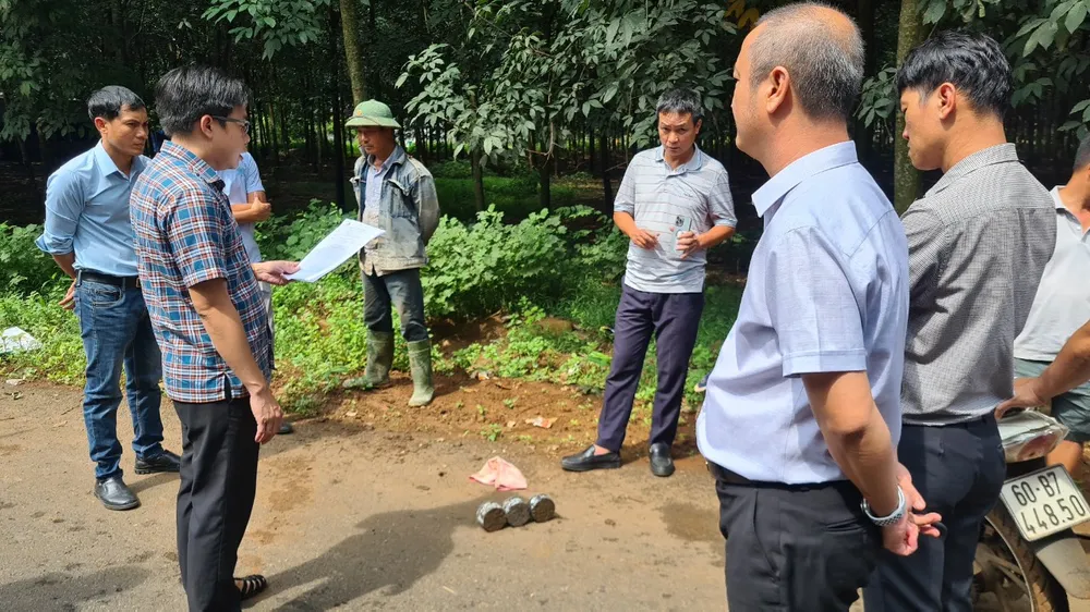 Lực lượng chức năng lấy 3 mẫu BTNN đi giám định