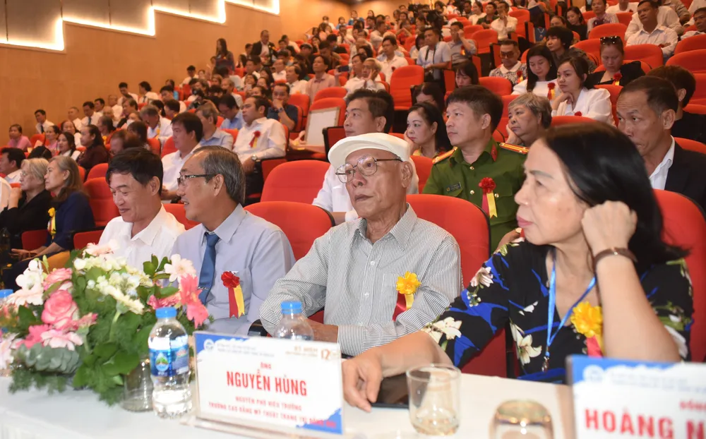 Các đại biểu dự lễ kỷ niệm 120 năm thành lập trường