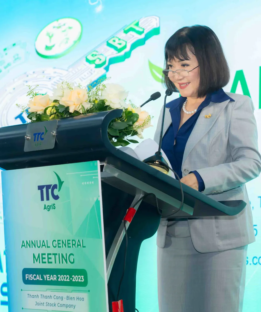 Bà Huỳnh Bích Ngọc, Chủ tịch HĐQT TTC AgriS phát biểu tại Đại hội cổ đông thường niên năm 2023