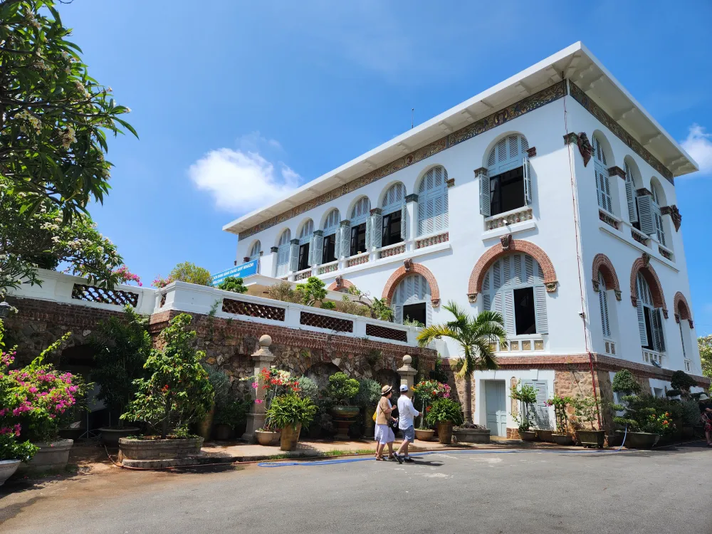 Ảnh 3 Bạch Dinh - một di tích khá nổi tiếng thu hút đông du khách ở Vũng Tàu.jpg